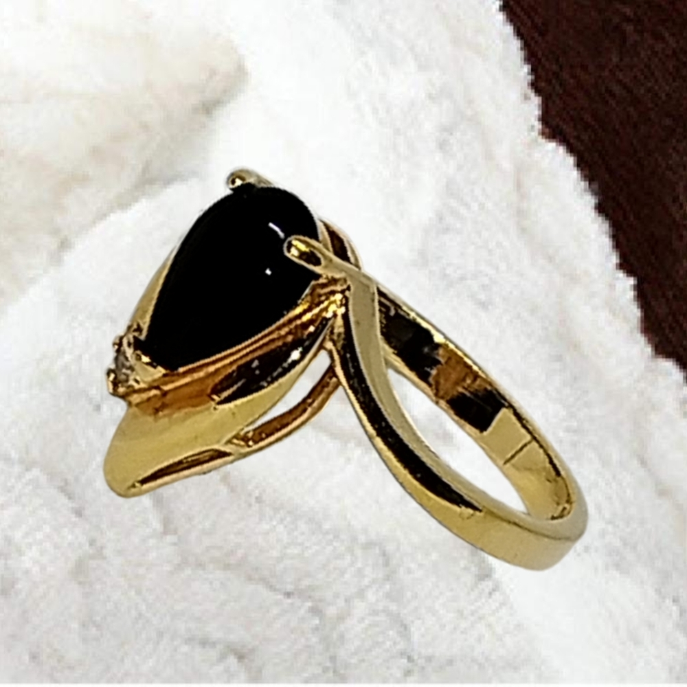 SOLID 14K Yellow Gold Ring with Onyx & Diamond Gemstones - Picture 3 of 7